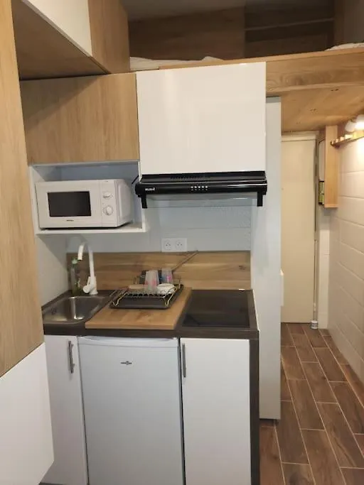 Studio 9M2 Champs Elysees Arc De Triomphe75008 Paris Apartment 0*,